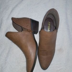 SODA ankle brown booties